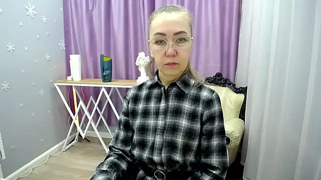 queen a n i online show from January 25, 2025, 8:53 am