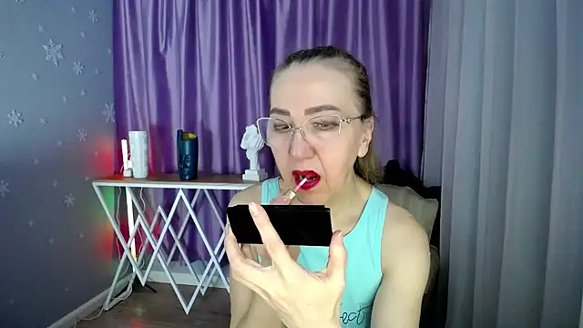 queen a n i online show from February 21, 2025, 8:40 am