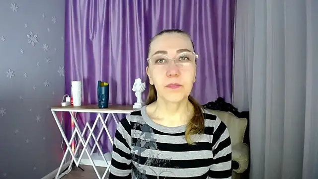 queen a n i online show from March 10, 2025, 7:10 am