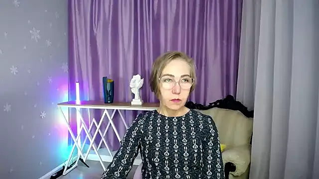 queen a n i online show from October 14, 2025, 12:28 pm