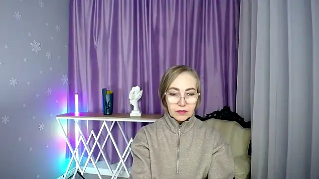 queen a n i online show from November 7, 2025, 11:21 am