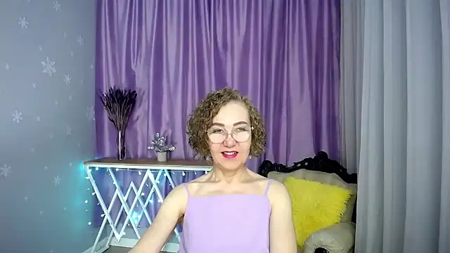 queen a n i online show from May 17, 2026, 9:49 am