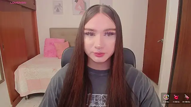 Miley Baker online show from November 25, 2025, 2:39 pm