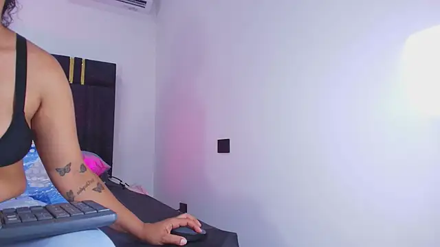 lay navas online show from December 2, 2025, 7:20 pm