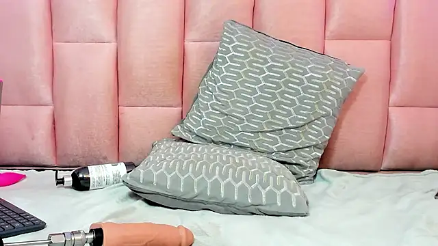 Snapshot of valeriaa19 chatting on March 8, 2025, 8:33 am valeriaa19 online show from March 8, 2025, 8:33 am