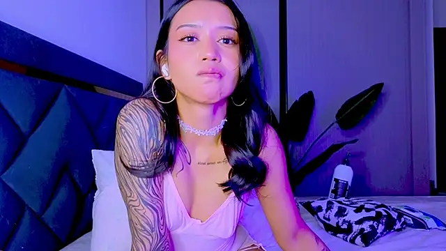 Mia Tin online show from April 18, 2026, 4:22 pm