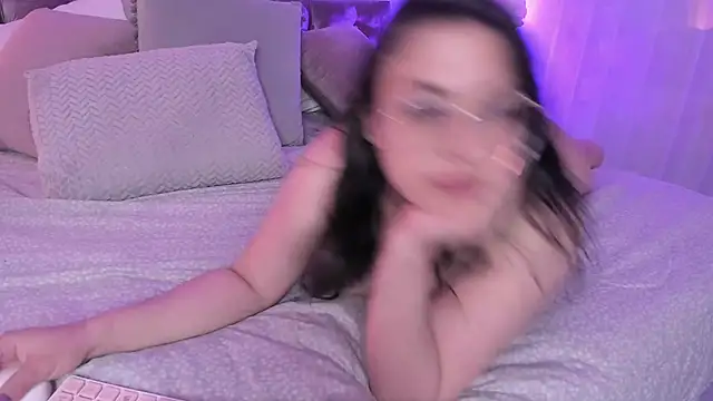 Nicolle W online show from February 22, 2025, 5:57 pm