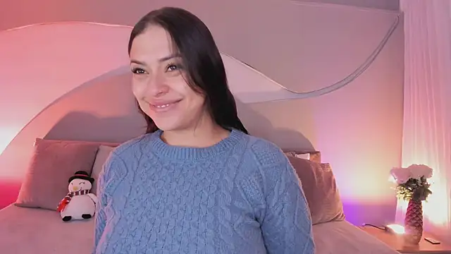 Nicolle W online show from December 5, 2025, 11:52 am