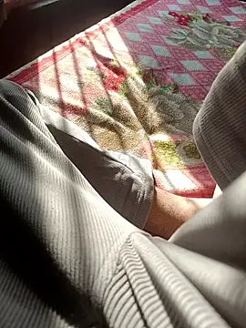 LoLZzZz  online show from December 3, 2025, 10:13 am