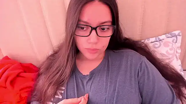 Snapshot of roniewester chatting on April 24, 2026, 2:41 pm roniewester online show from April 24, 2026, 2:41 pm