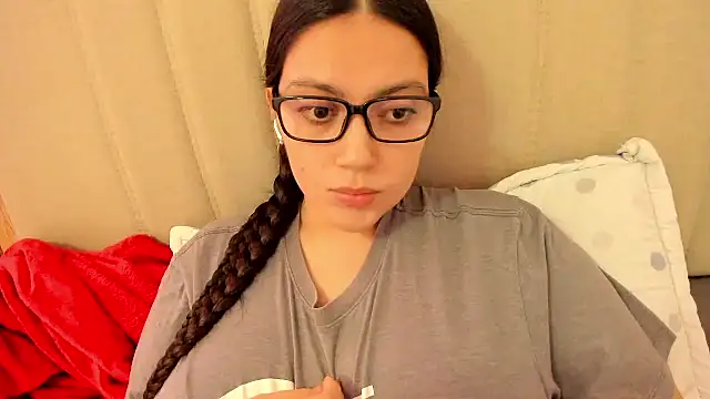 Snapshot of roniewester chatting on May 17, 2026, 10:06 pm roniewester online show from May 17, 2026, 10:06 pm