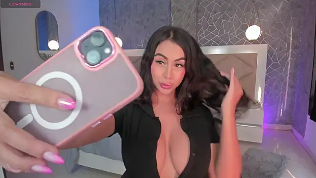 LeahJones  online show from March 1, 2025, 9:37 pm