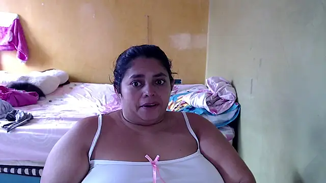 Snapshot of yulieth_bbw chatting on May 17, 2026, 12:23 pm yulieth bbw online show from May 17, 2026, 12:23 pm