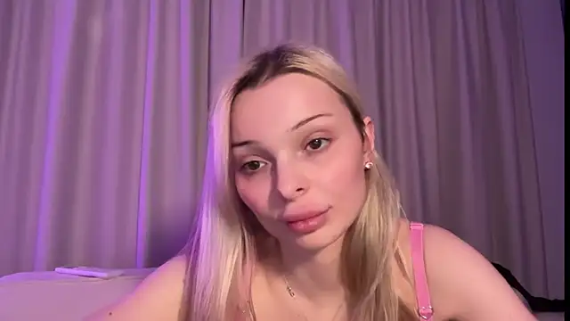 HannaXLove online show from February 25, 2026, 9:02 pm