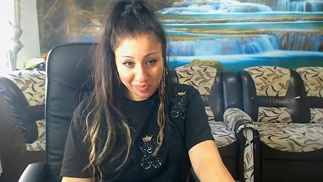 MoistMady online show from November 3, 2025, 1:45 pm