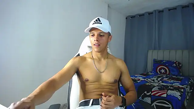 Snapshot of DavidAngell7 chatting on January 1, 2025, 11:51 pm DavidAngell7 online show from January 1, 2025, 11:51 pm