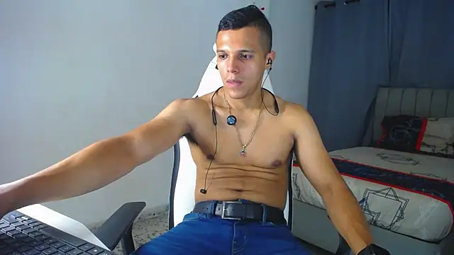 Snapshot of DavidAngell7 chatting on October 1, 2025, 4:18 am DavidAngell7 online show from October 1, 2025, 4:18 am