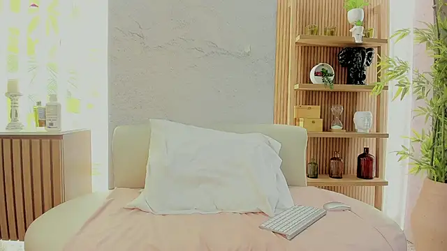 Scarleett 22 online show from February 21, 2026, 7:48 pm