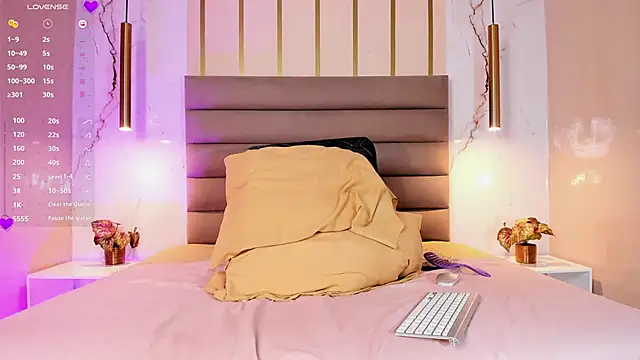 Scarleett 22 online show from April 5, 2026, 12:13 pm