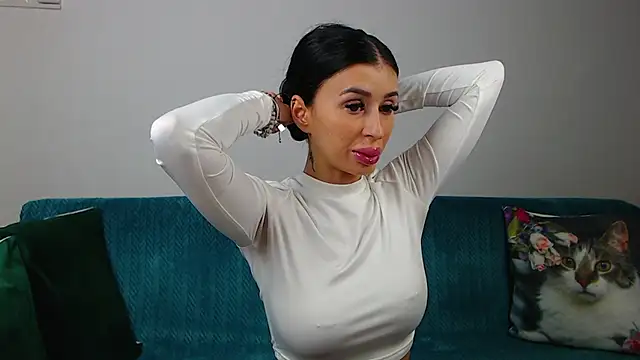 SaraDaisy online show from November 30, 2025, 3:27 pm