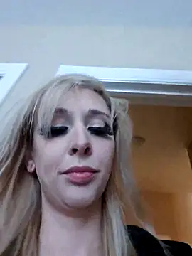 AmethystFoxx online show from February 4, 2026, 9:42 pm