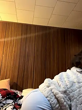 Mini And The Bear online show from January 13, 2026, 9:42 pm