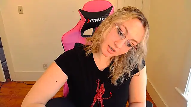 ashleyblaydex online show from April 12, 2026, 10:04 pm