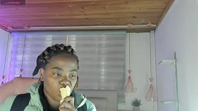 Snapshot of aleja17_xxx chatting on September 29, 2025, 7:51 pm aleja17 xxx online show from September 29, 2025, 7:51 pm