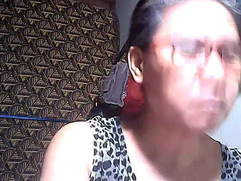 sweetsosie18 online show from May 31, 2026, 4:14 pm