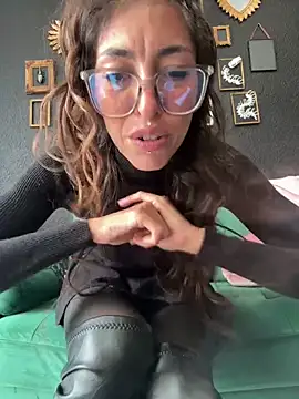 amanilouve online show from March 13, 2026, 12:01 pm