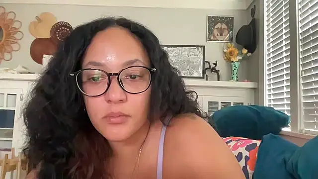 Snapshot of dreamyriri chatting on February 15, 2026, 9:44 pm dreamyriri online show from February 15, 2026, 9:44 pm