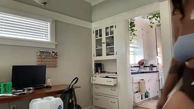 dreamyriri online show from April 11, 2026, 9:08 pm