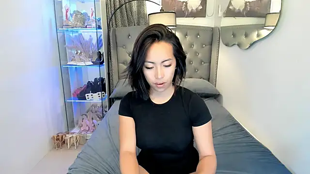 reighnempress online show from January 12, 2026, 4:29 am