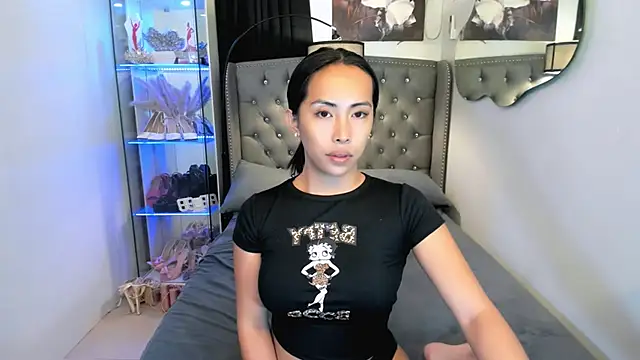 reighnempress online show from March 27, 2026, 2:06 am