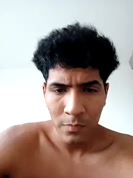 riquer09 online show from November 10, 2025, 10:20 pm