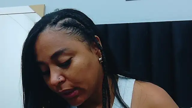 colombiamommy online show from October 27, 2025, 12:31 pm