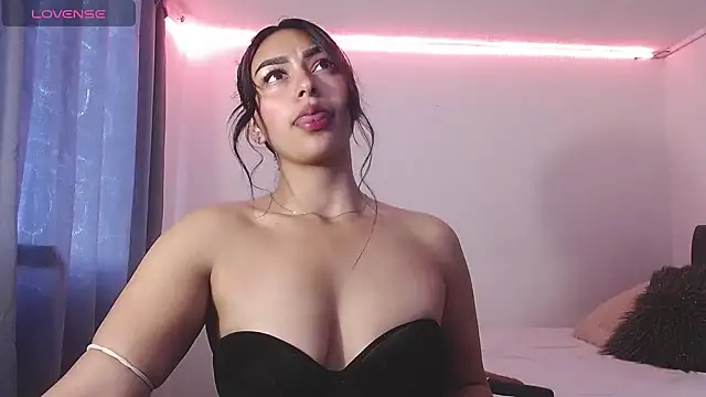 Melaniie01 online show from April 20, 2026, 10:44 pm