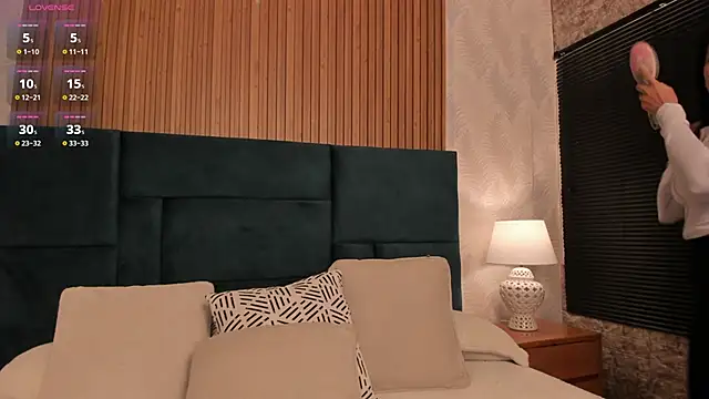 Kareena chopra online show from November 12, 2025, 1:55 pm