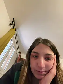 DoriDeluxe66 online show from February 4, 2026, 1:17 pm