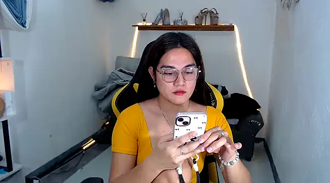 MarieLoveGlamorous online show from February 8, 2025, 10:39 am