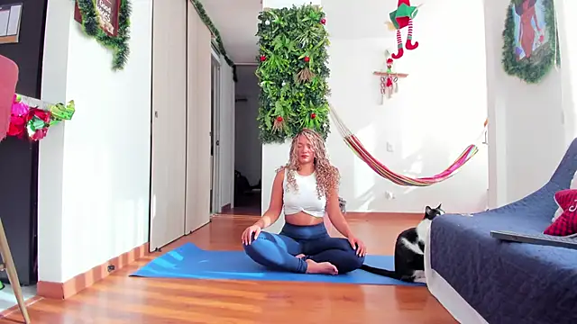 karlye 5 online show from December 17, 2024, 1:05 pm