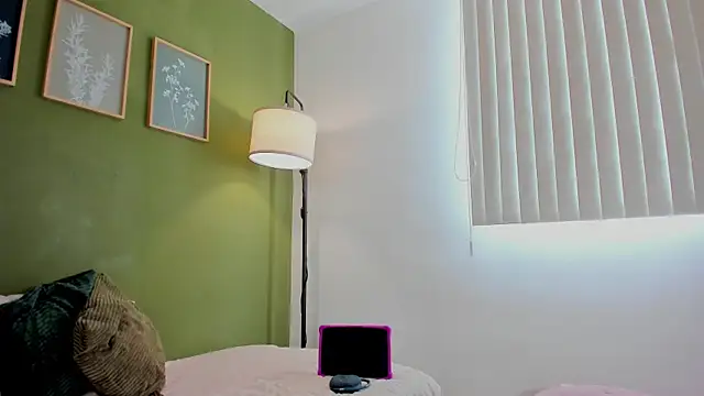 karlye 5 online show from February 25, 2026, 1:43 pm