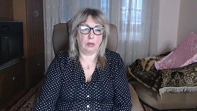 Snapshot of Kallliina chatting on December 22, 2025, 8:22 am Kallliina online show from December 22, 2025, 8:22 am