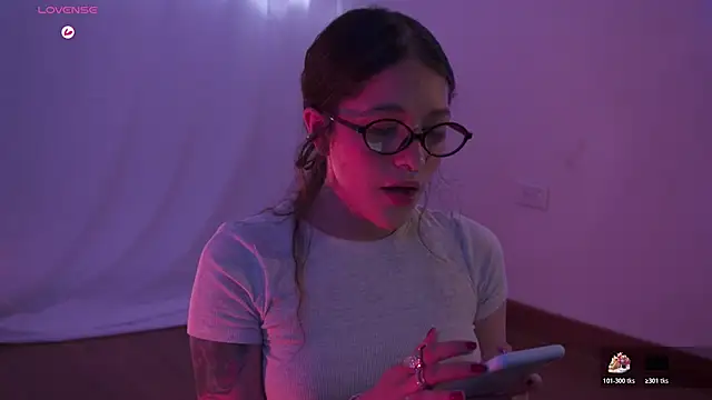 Snapshot of HannaMoom chatting on October 21, 2025, 9:15 pm HannaMoom online show from October 21, 2025, 9:15 pm