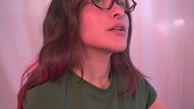 Snapshot of HannaMoom chatting on October 24, 2025, 9:33 pm HannaMoom online show from October 24, 2025, 9:33 pm