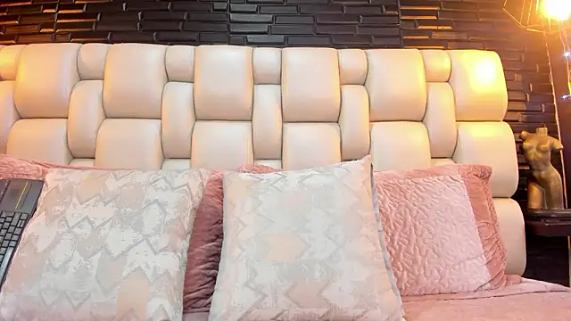 Salo Heaven online show from February 12, 2026, 1:39 pm