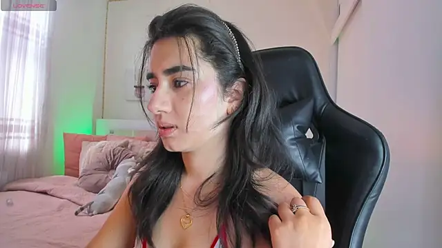 annadu011 online show from January 26, 2025, 2:19 pm