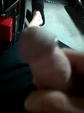 Dani el82xh online show from April 8, 2026, 11:48 pm