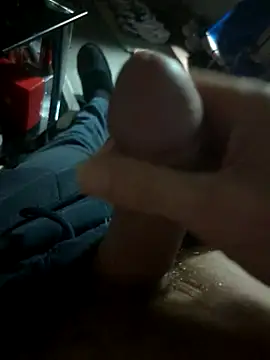 Dani el82xh online show from April 15, 2026, 12:28 am