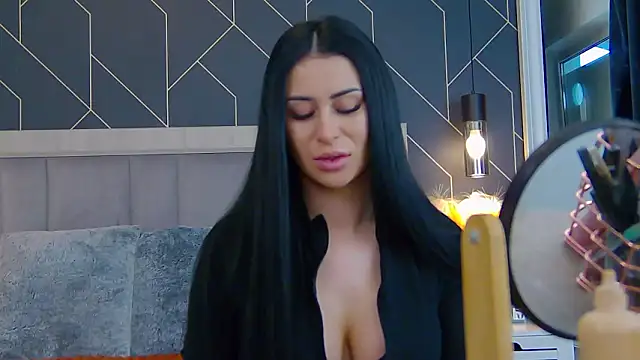 EmyLaveau online show from February 13, 2026, 6:31 am